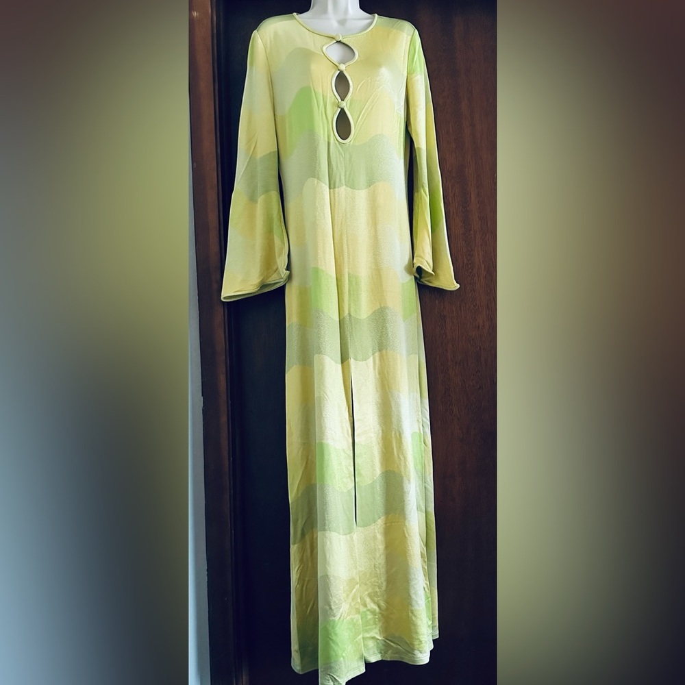Alexis Serena Glamorous Resort Lime Waves Jacquard Cut-out  Flare sleeves Gown M - Picture 2 of 9